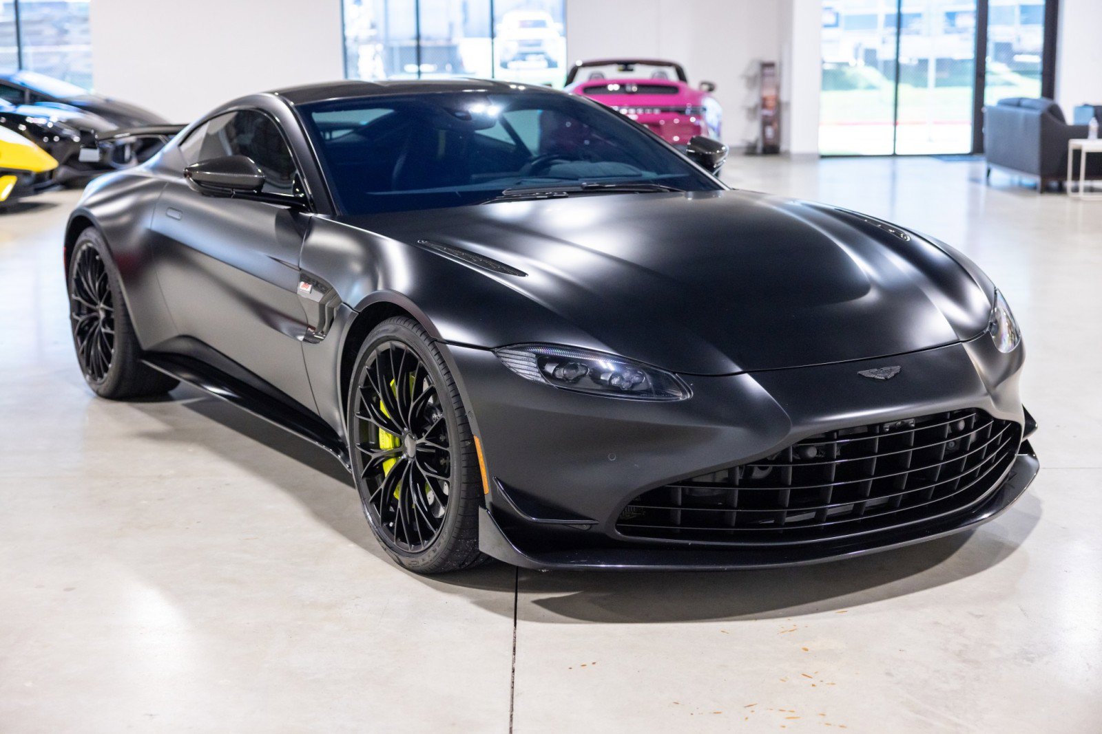 Used 2022 Aston Martin V8 Vantage Coupe RWD image 10