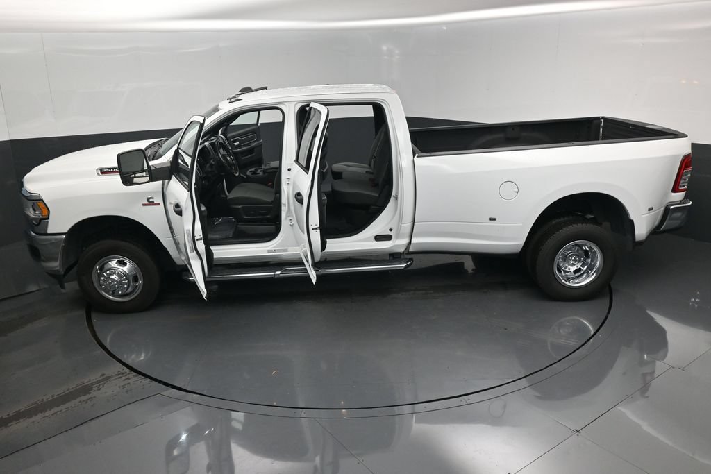 Used 2024 RAM 3500 Big Horn AWD/4WD image 17