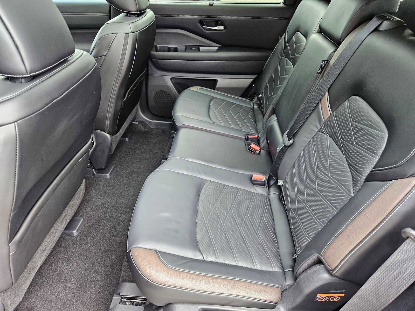 Used 2023 Nissan Pathfinder Platinum w/ Cargo Package AWD/4WD image 17