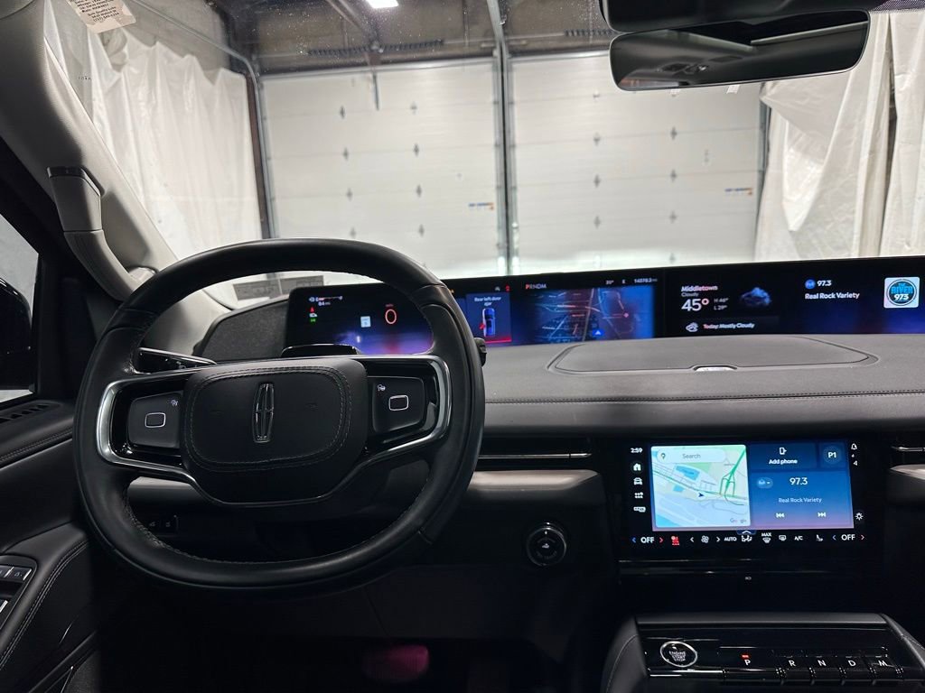 Used 2025 Lincoln Navigator Reserve image 17