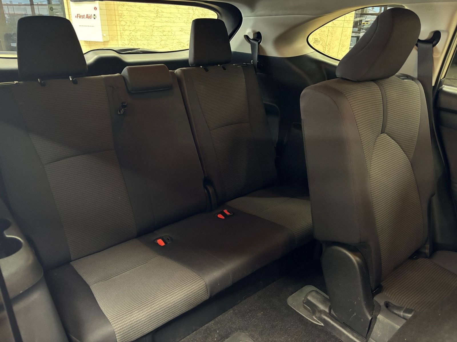 Used 2025 Toyota Highlander LE FWD image 30