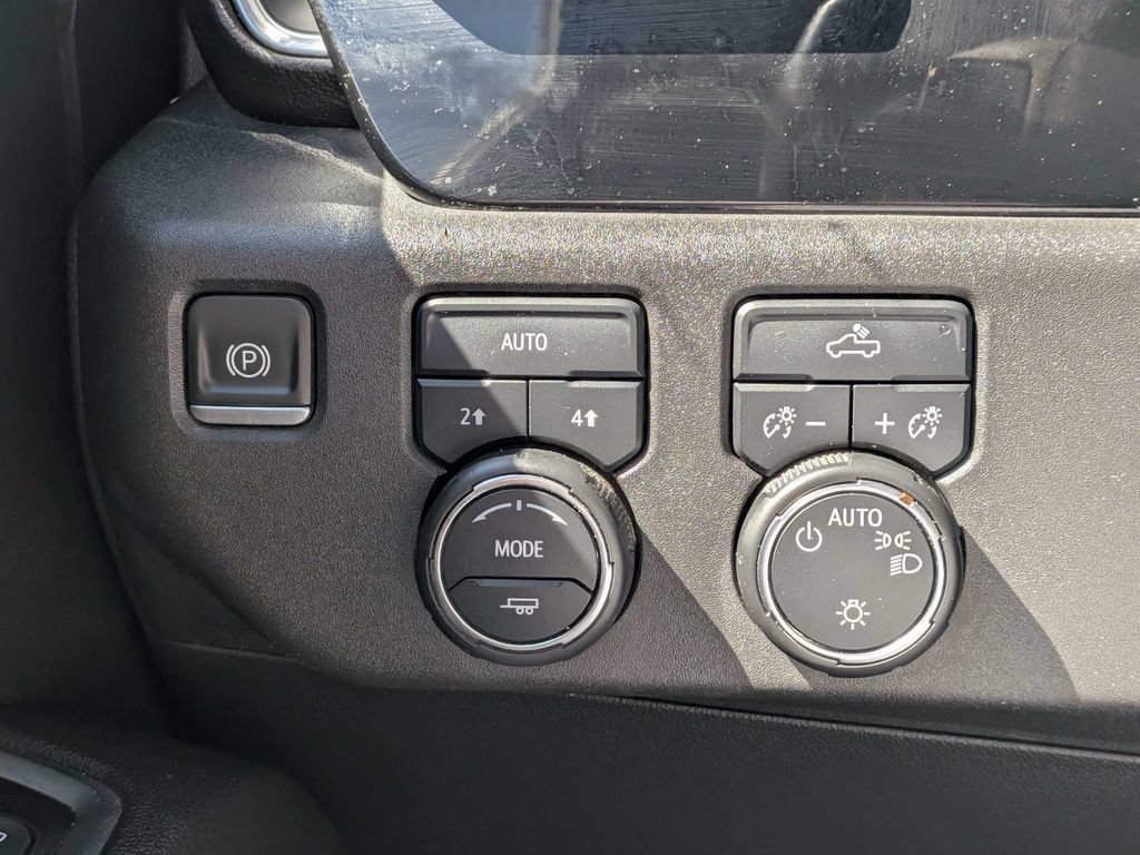 Used 2022 Chevrolet Silverado 1500 LT AWD/4WD image 20