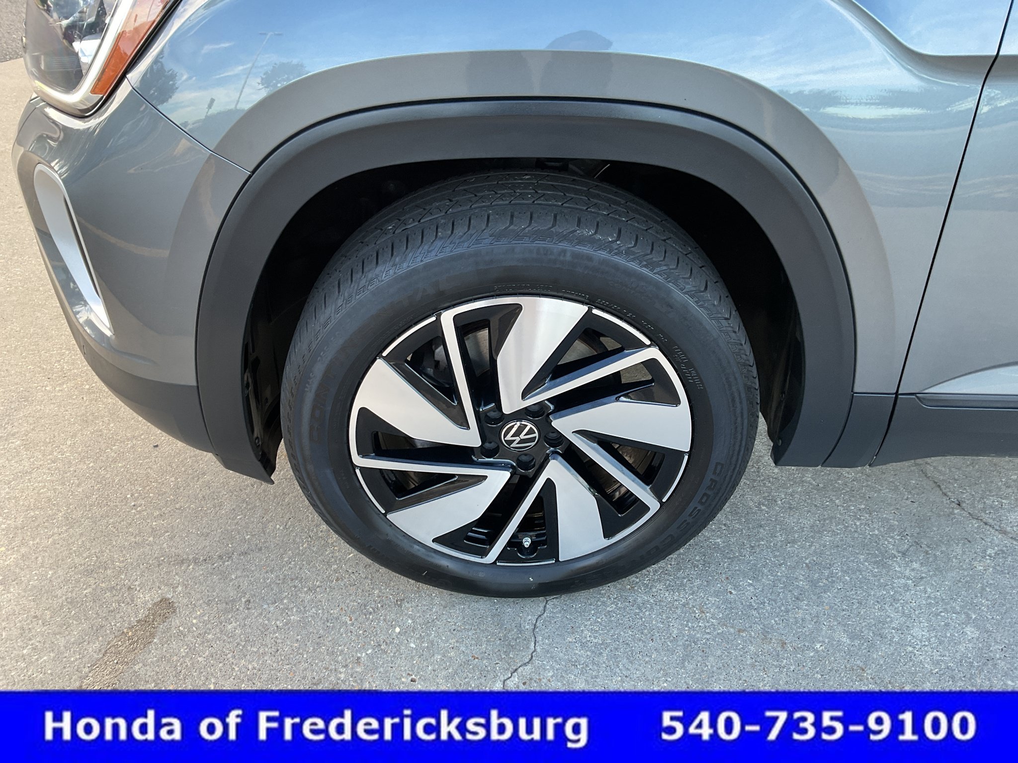 Used 2025 Volkswagen Atlas SE AWD/4WD image 10