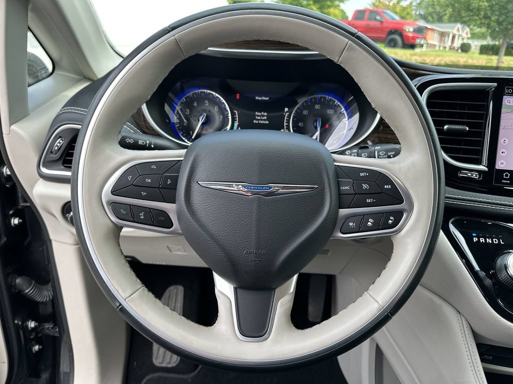Certified 2021 Chrysler Pacifica Limited w/ Uconnect Theater Family Group AWD/4WD image 12
