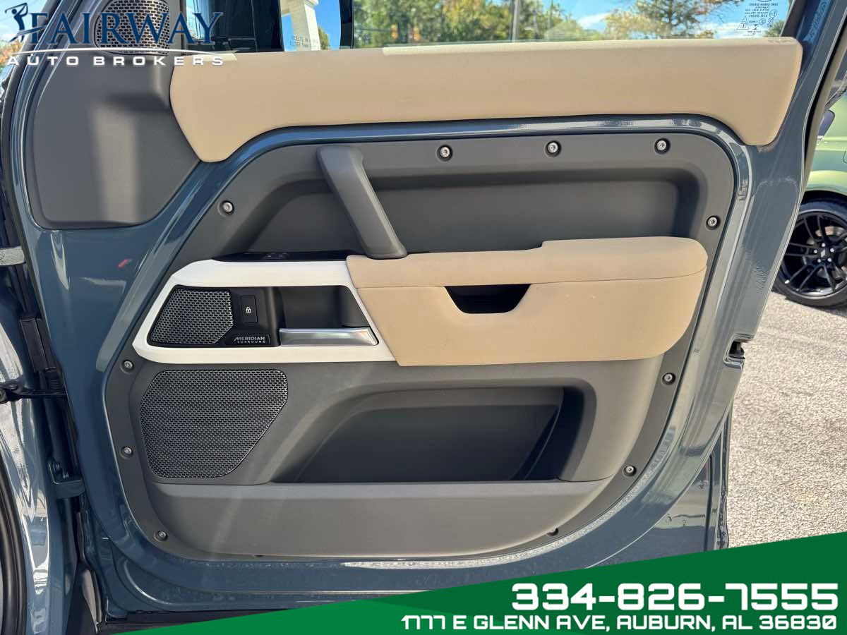 Used 2023 Land Rover Defender 110 SE image 31
