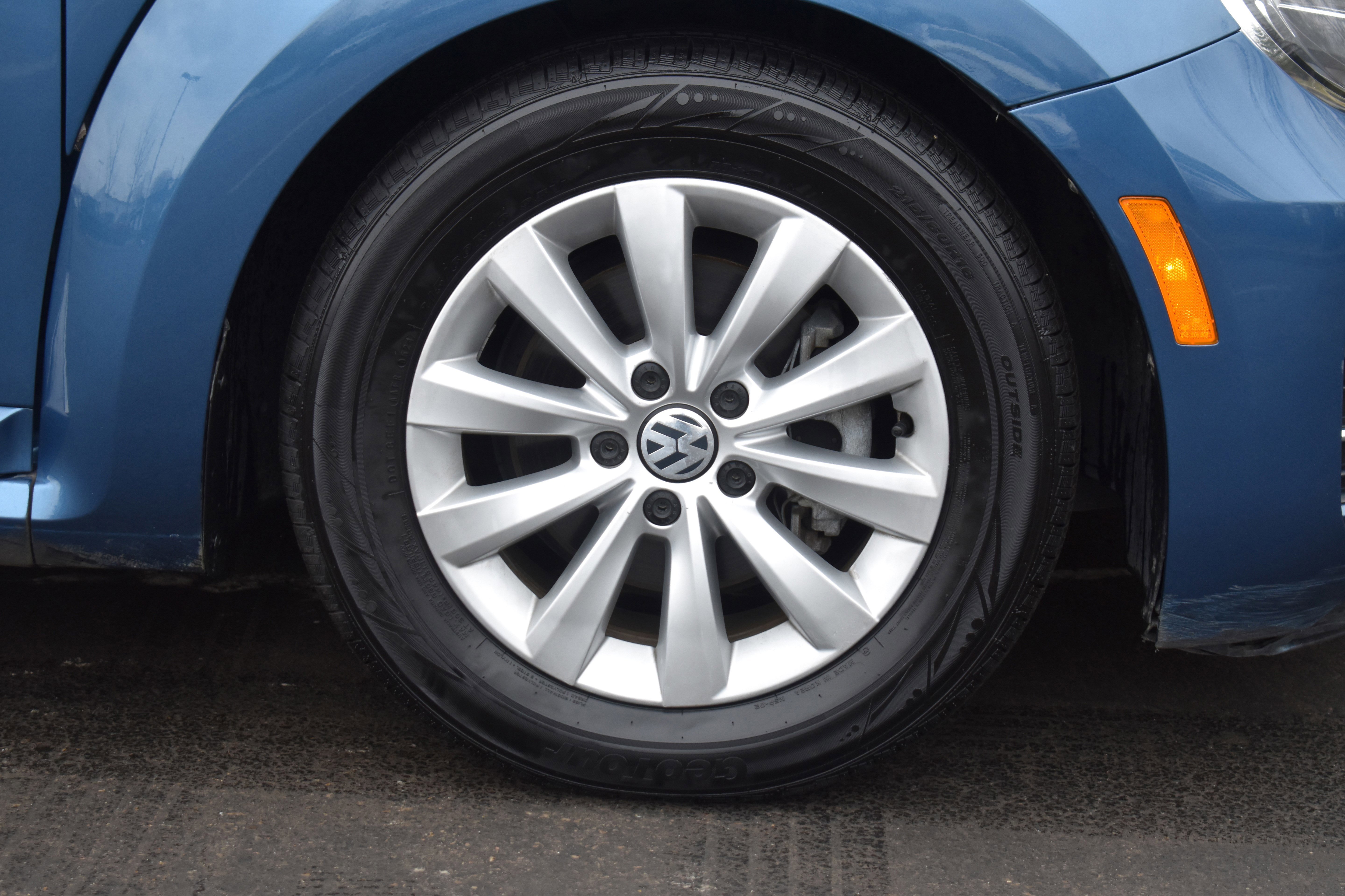 Used 2019 Volkswagen Beetle 2.0T S image 37