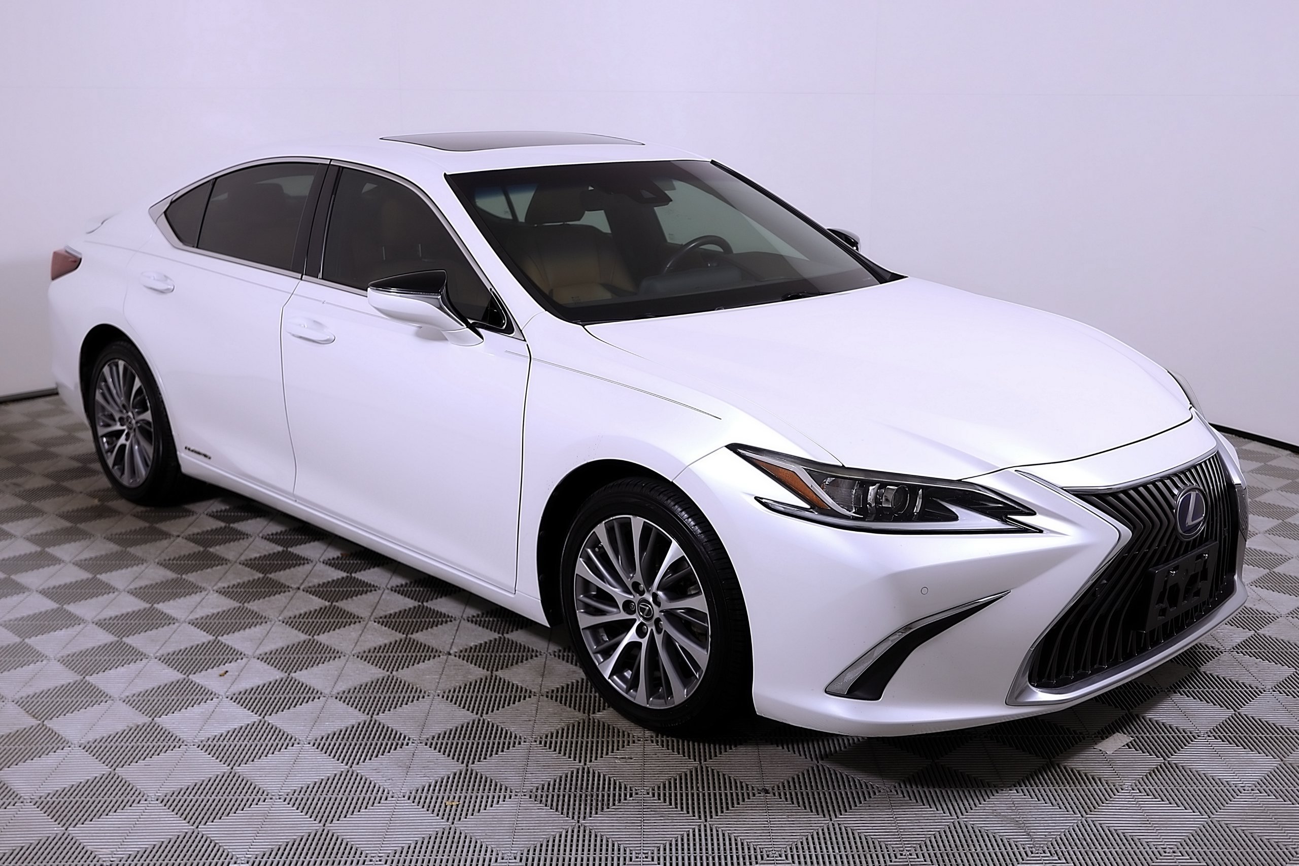 Used 2019 Lexus ES 300h w/ Premium Package FWD image 5