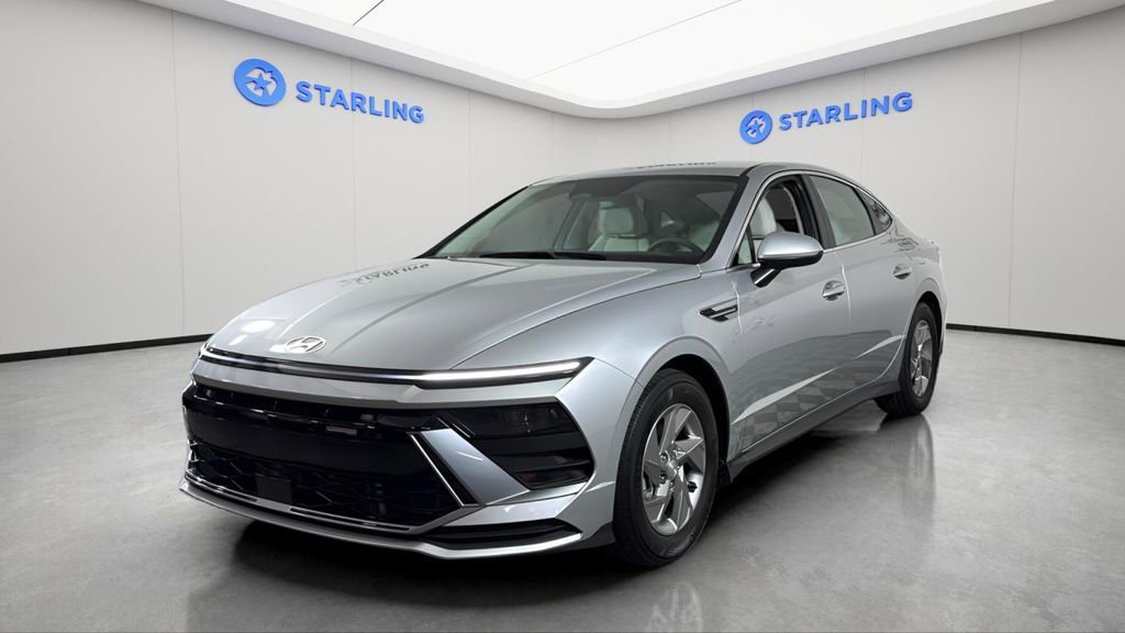 Used 2025 Hyundai Sonata SE image 2