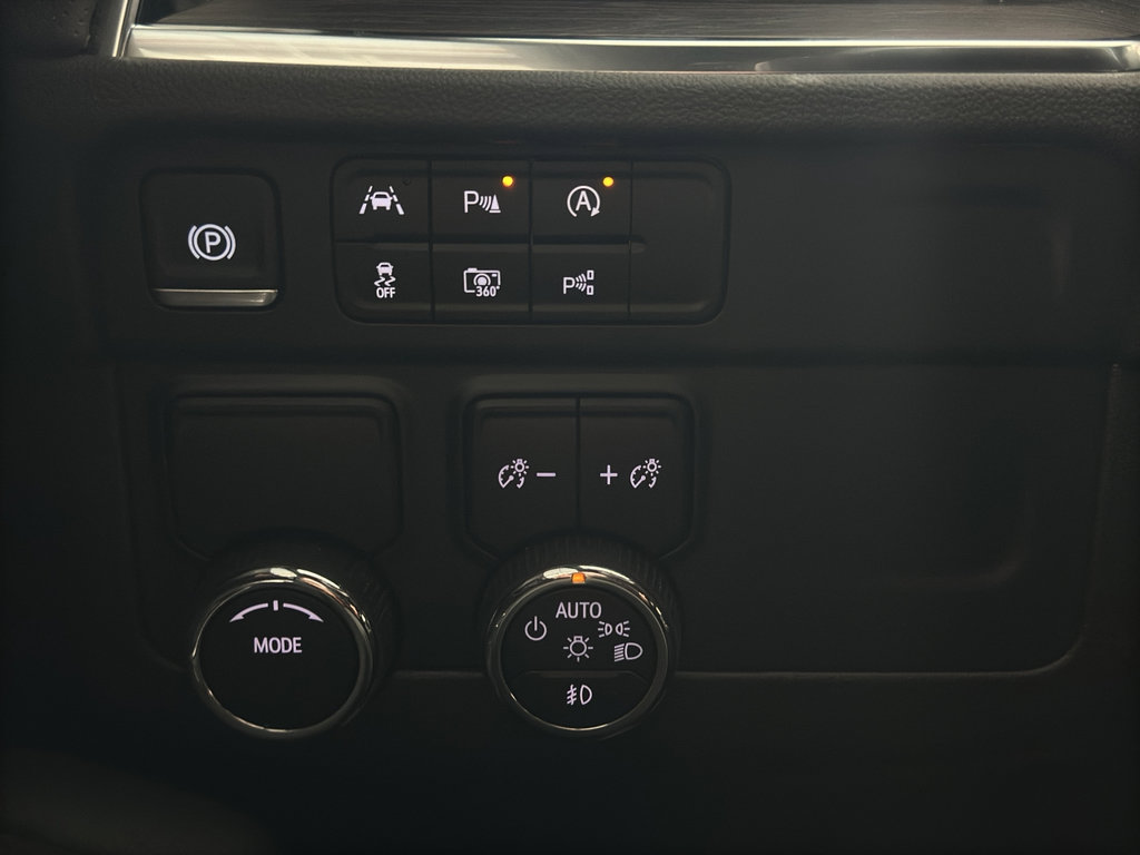 New 2025 Chevrolet Suburban Premier image 25