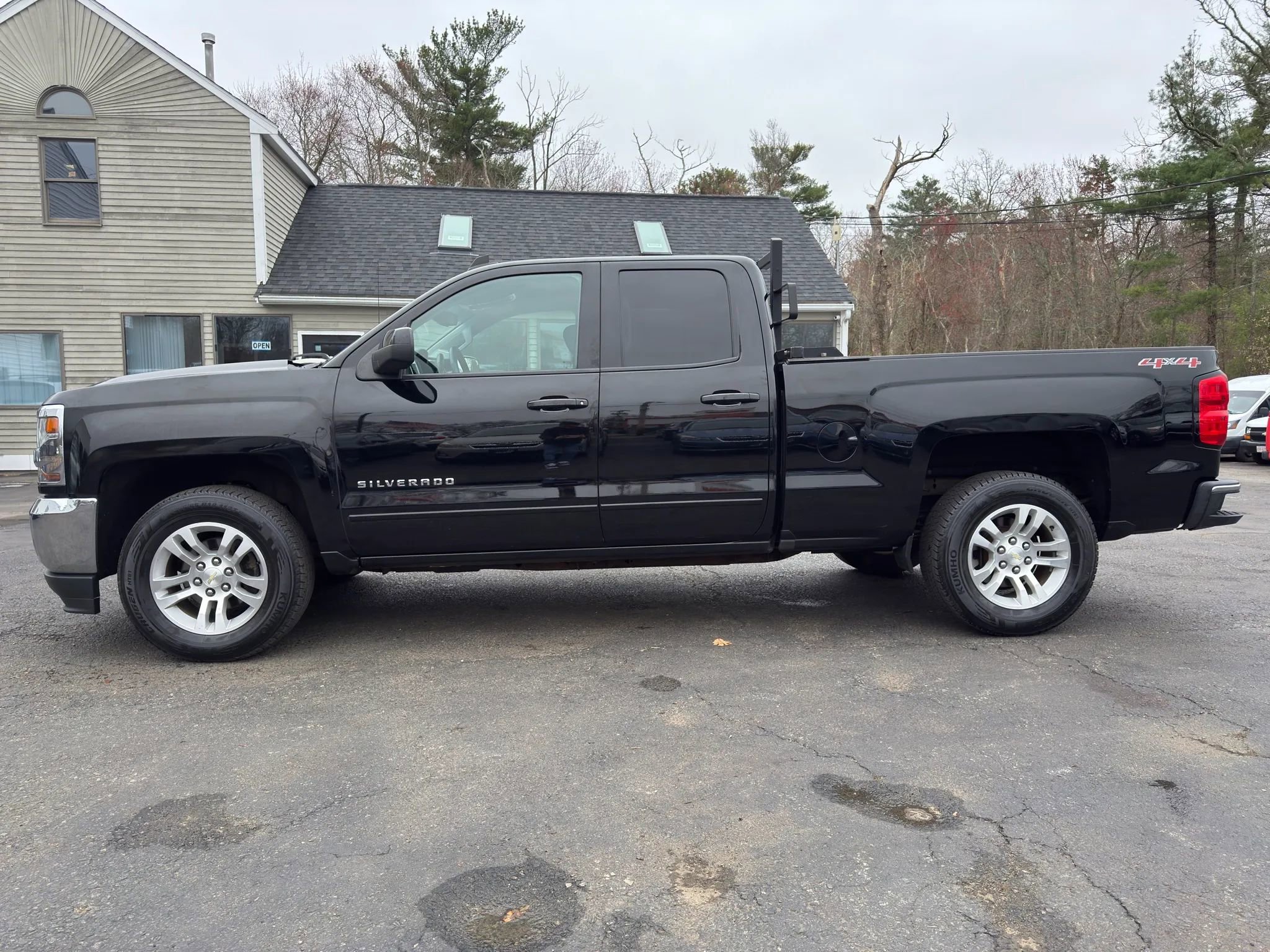 Used 2017 Chevrolet Silverado 1500 LT w/ All Star Edition image 4