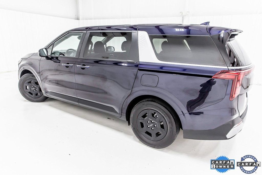 Used 2025 Kia Carnival image 4