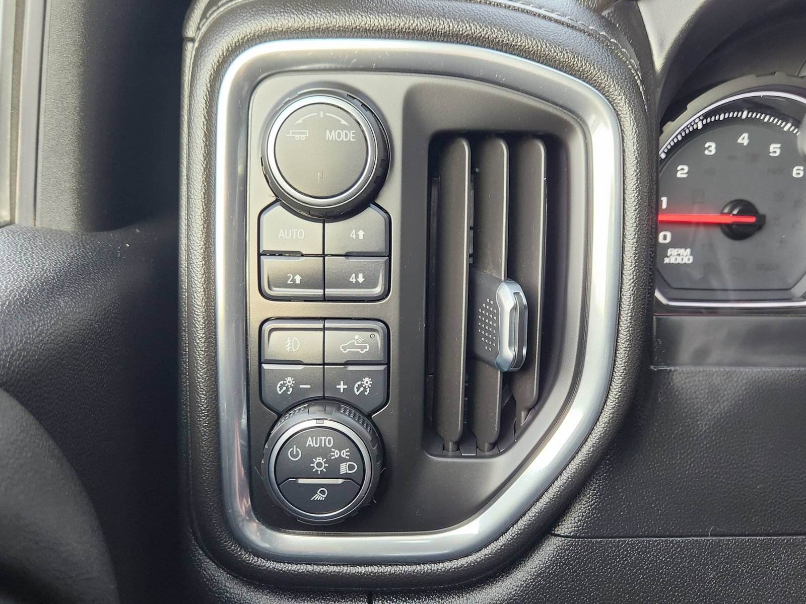 Used 2020 Chevrolet Silverado 3500 LTZ AWD/4WD image 28