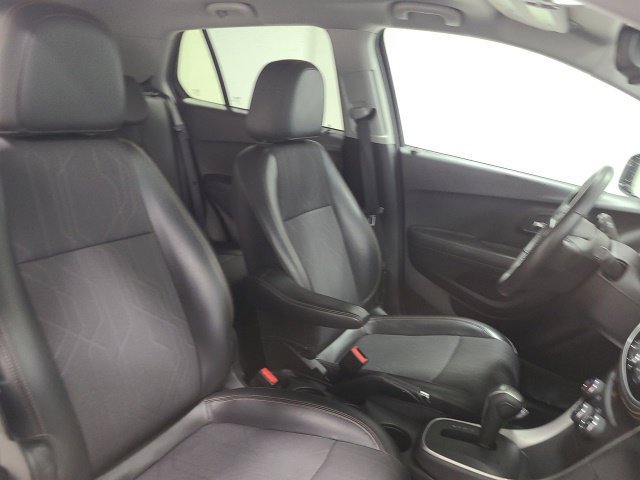 Used 2019 Chevrolet Trax LT w/ LT Convenience Package FWD image 11