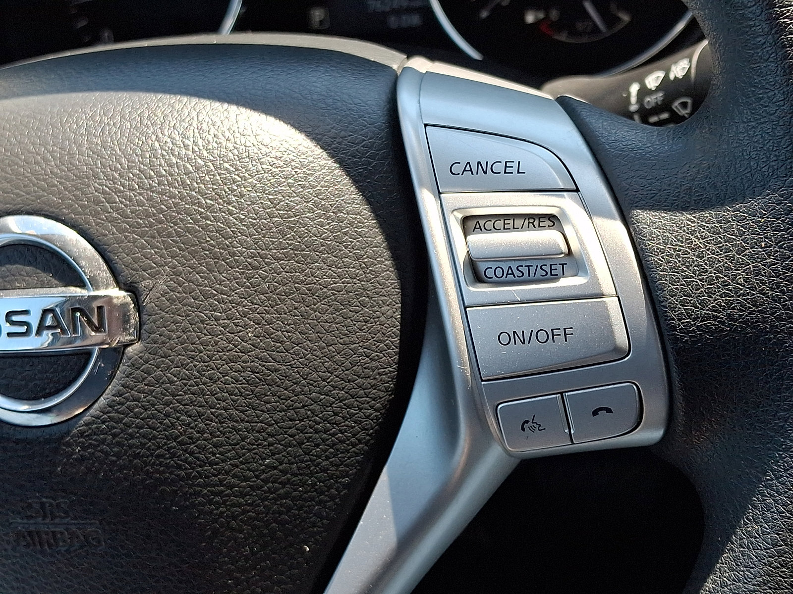 Used 2016 Nissan Rogue SV AWD/4WD image 21