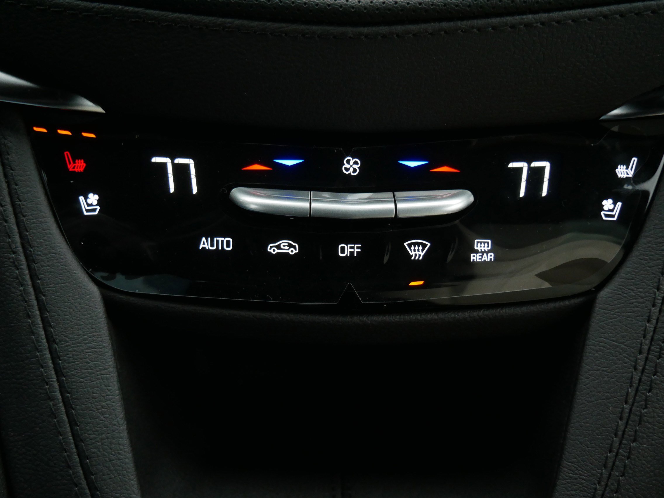 Used 2026 Cadillac XT5 Sportv w/ LPO, Floor Liner Package image 21