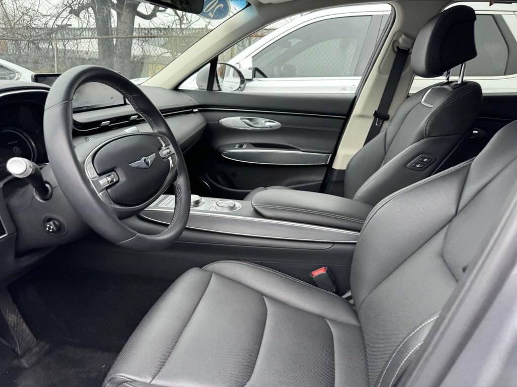 Certified 2023 Genesis GV70 2.5T w/ Select Package AWD/4WD image 9