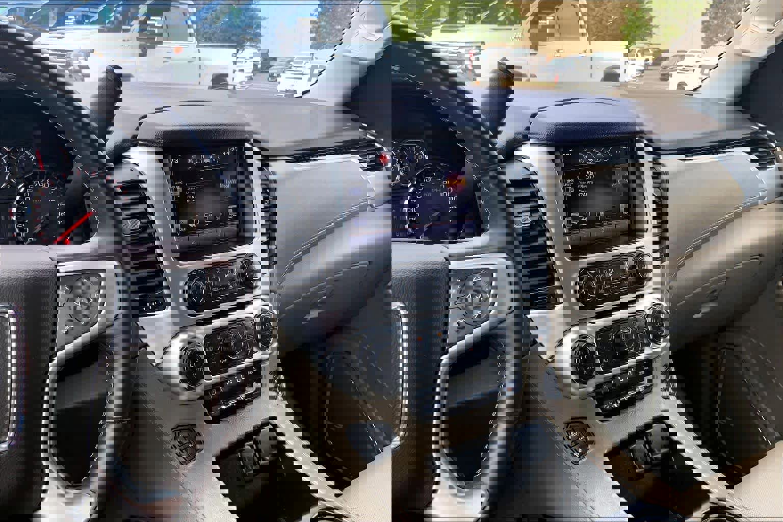 Used 2015 GMC Yukon XL SLT w/ Open Road Package AWD/4WD image 7