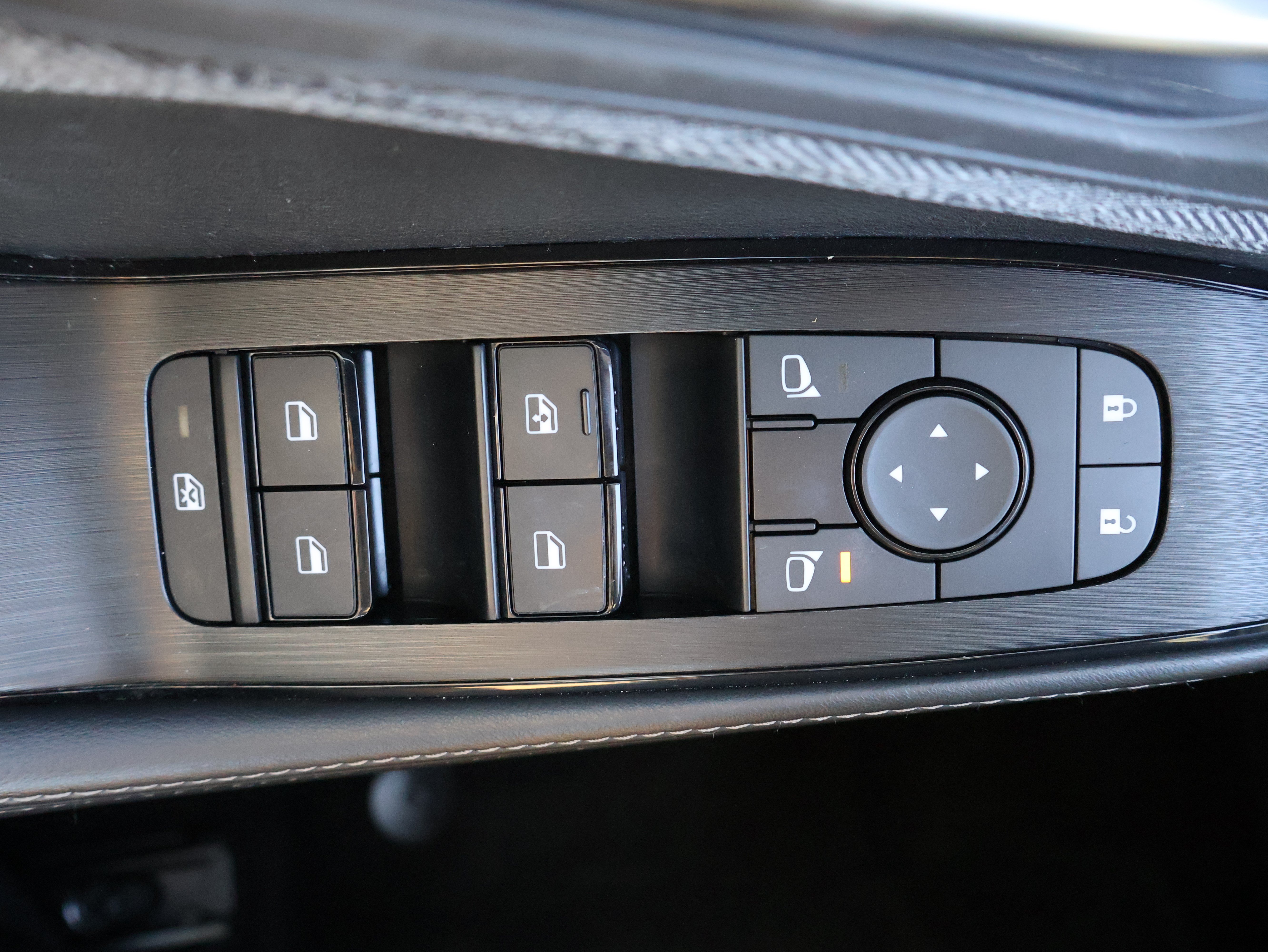 Used 2023 Nissan Rogue SV AWD/4WD image 25