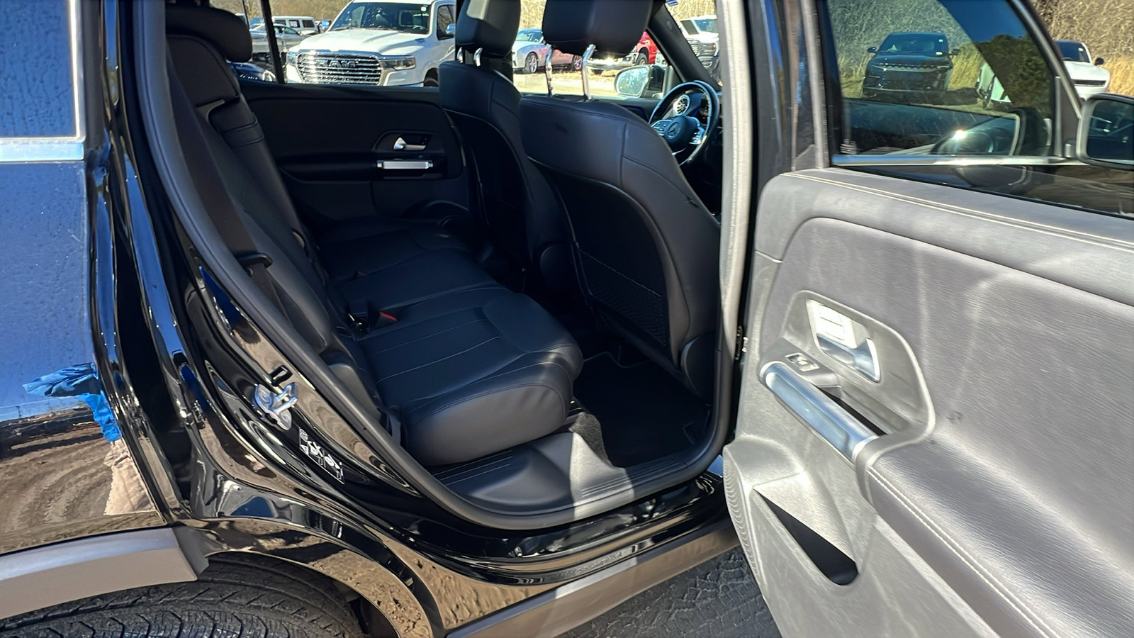 Used 2023 Mercedes-Benz GLB 250 4MATIC w/ Premium Package image 22
