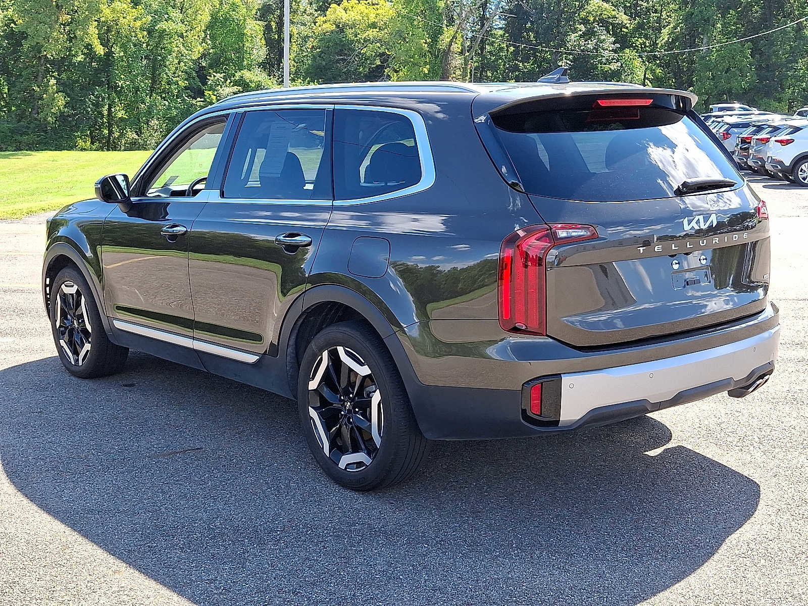 Used 2023 Kia Telluride S image 4