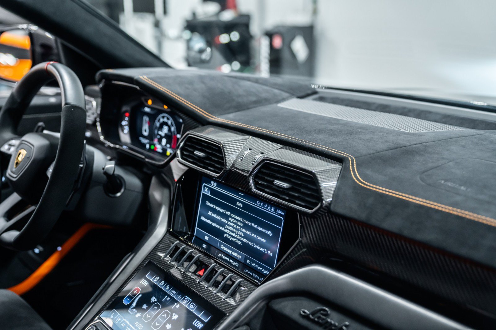 Used 2024 Lamborghini Urus Performante AWD/4WD image 24