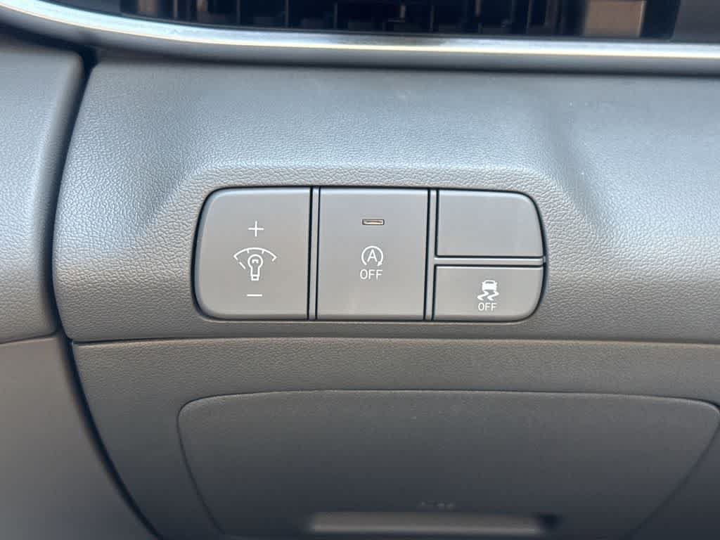Used 2025 Hyundai Elantra SE FWD image 16