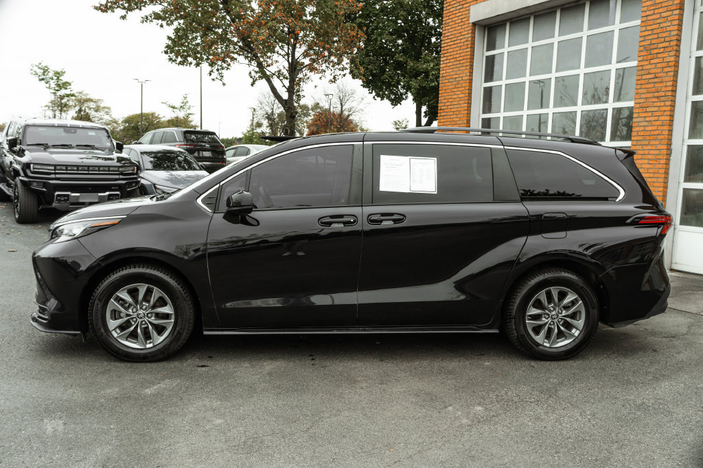 Used 2022 Toyota Sienna LE w/ LE Plus Package AWD/4WD image 36