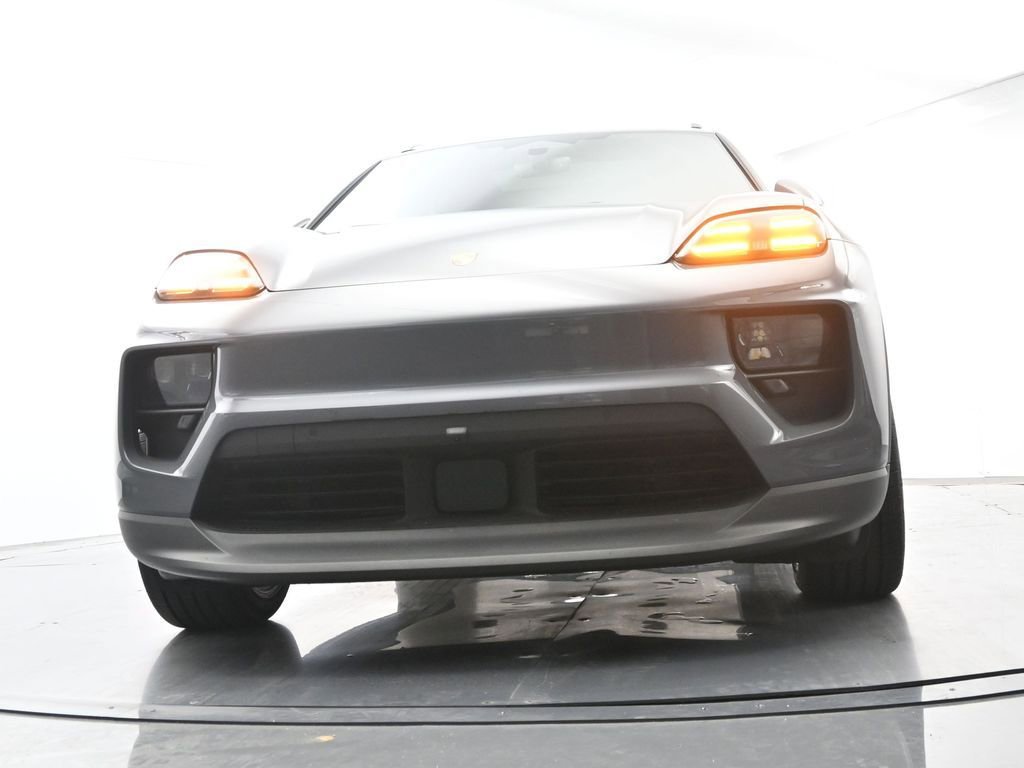 Certified 2025 Porsche Macan 4S Electric AWD/4WD image 54