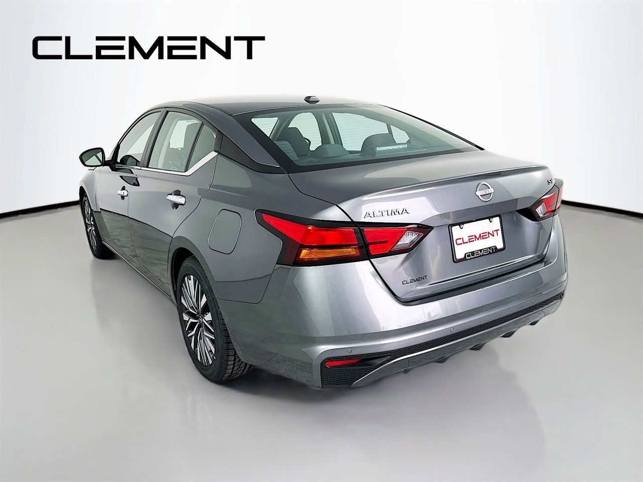 Used 2024 Nissan Altima 2.5 SV image 10