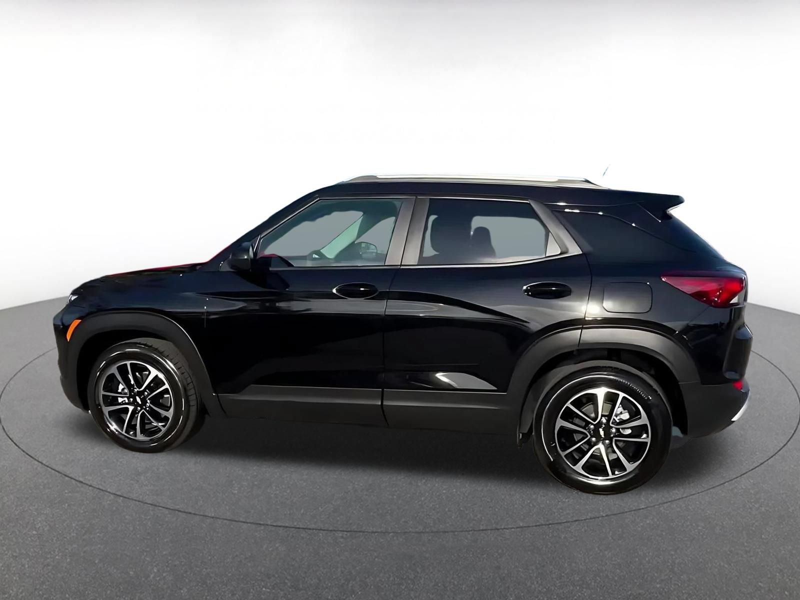 Used 2025 Chevrolet TrailBlazer LT FWD image 9