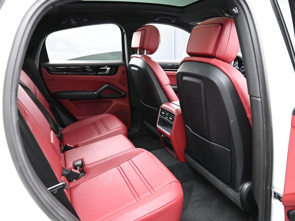 Certified 2022 Porsche Cayenne E-Hybrid Coupe AWD/4WD image 29