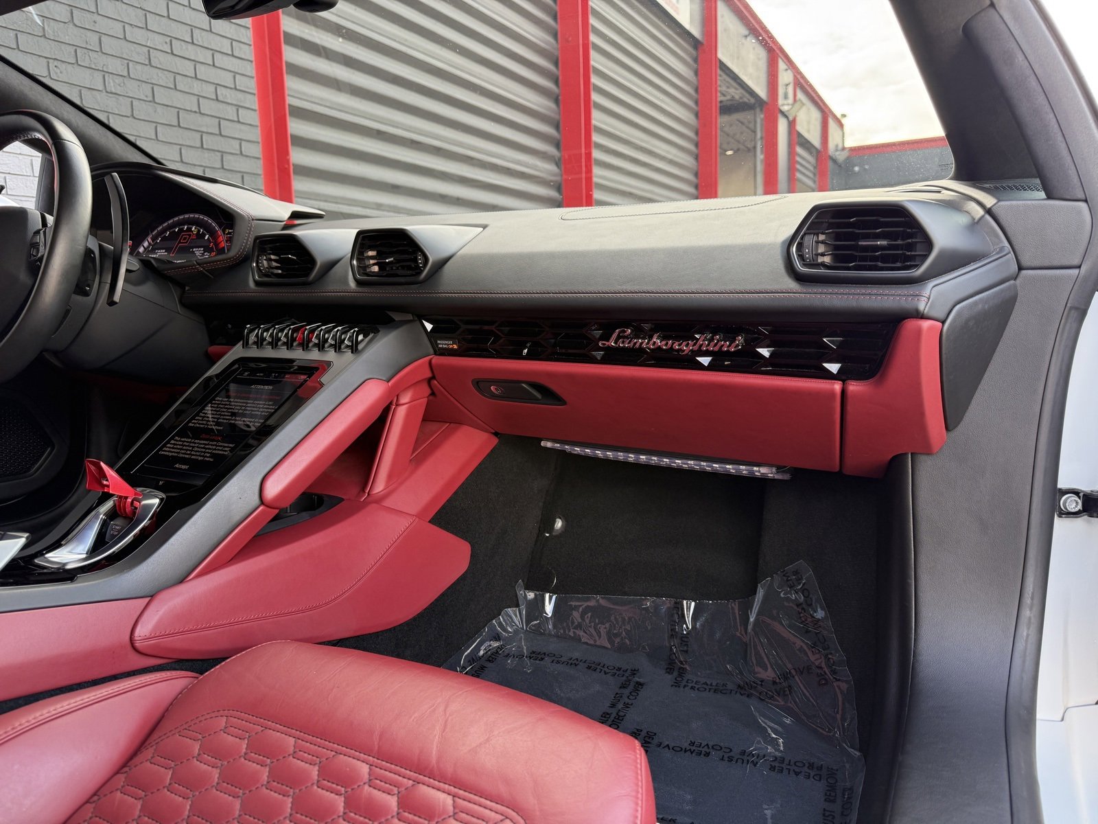 Used 2021 Lamborghini Huracan EVO image 16