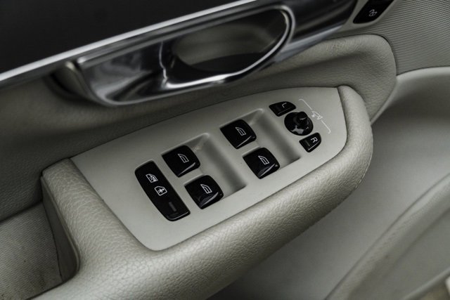 Used 2021 Volvo XC90 T5 Momentum w/ Climate Package image 19