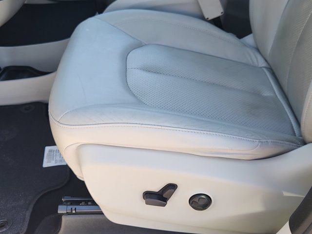 Used 2019 Chrysler Pacifica Touring-L w/ Advanced Safetytec Group FWD image 28