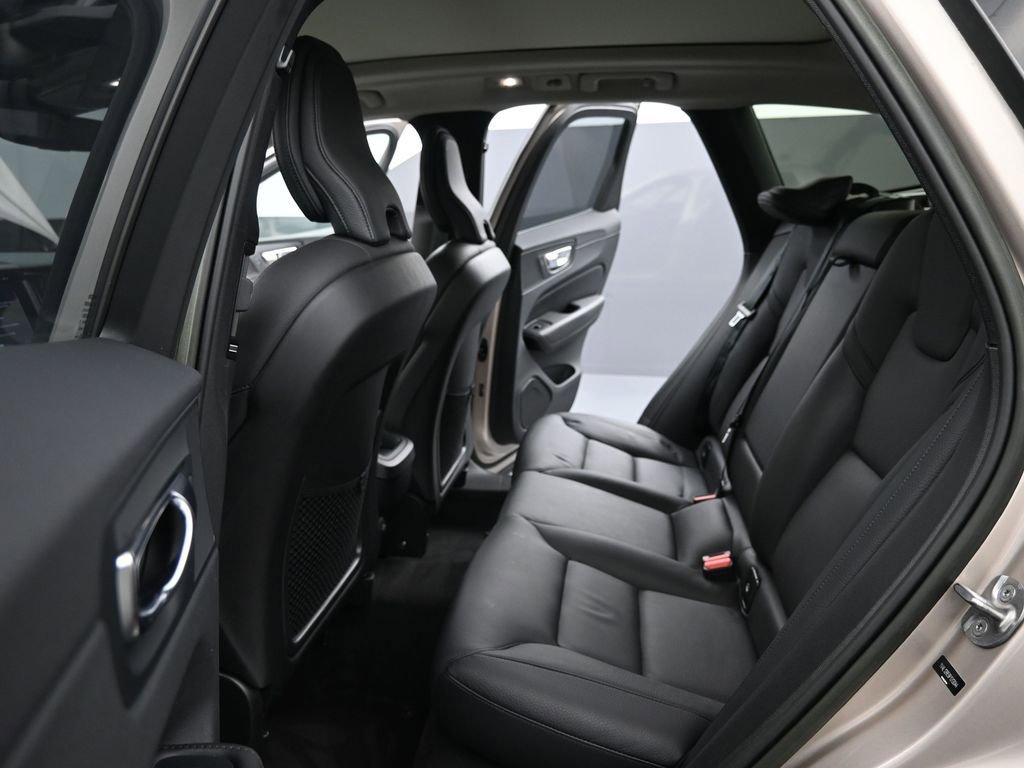 Certified 2023 Volvo XC60 B5 Plus image 20