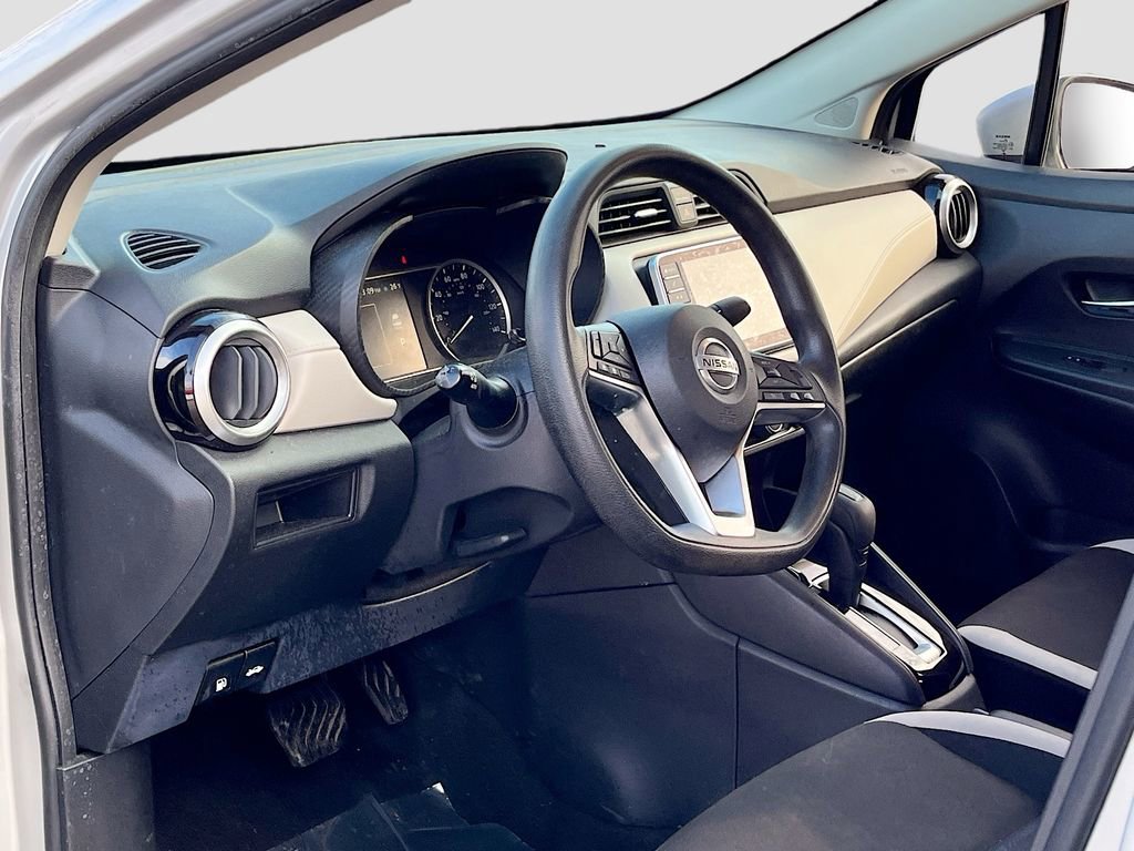 Used 2022 Nissan Versa SV image 9
