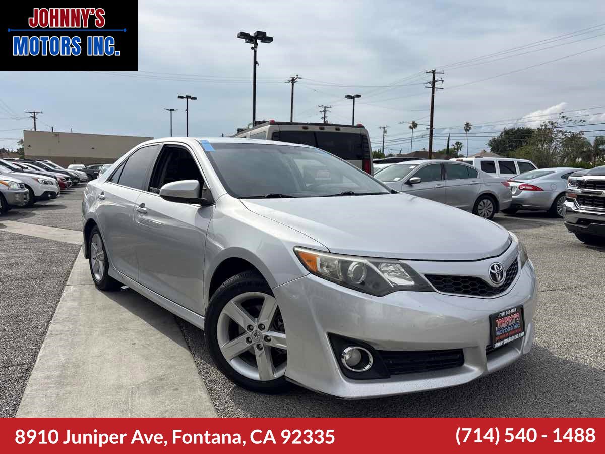 Used 2012 Toyota Camry SE image 1
