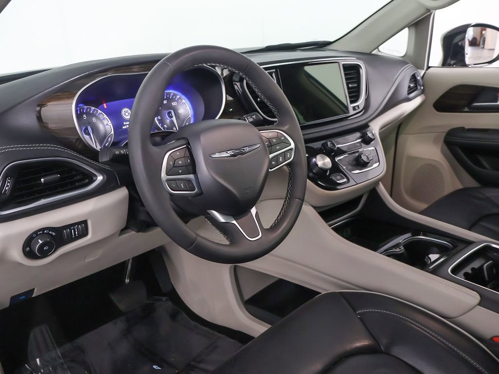 Used 2024 Chrysler Pacifica Limited FWD image 29