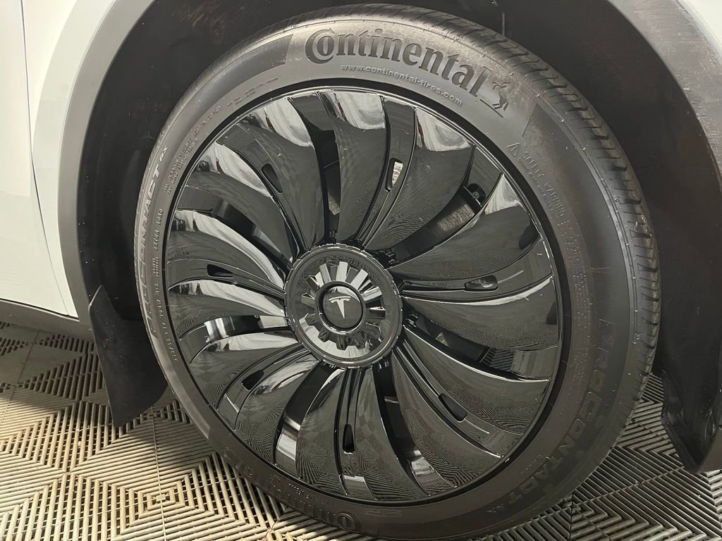Used 2023 Tesla Model Y Long Range image 3
