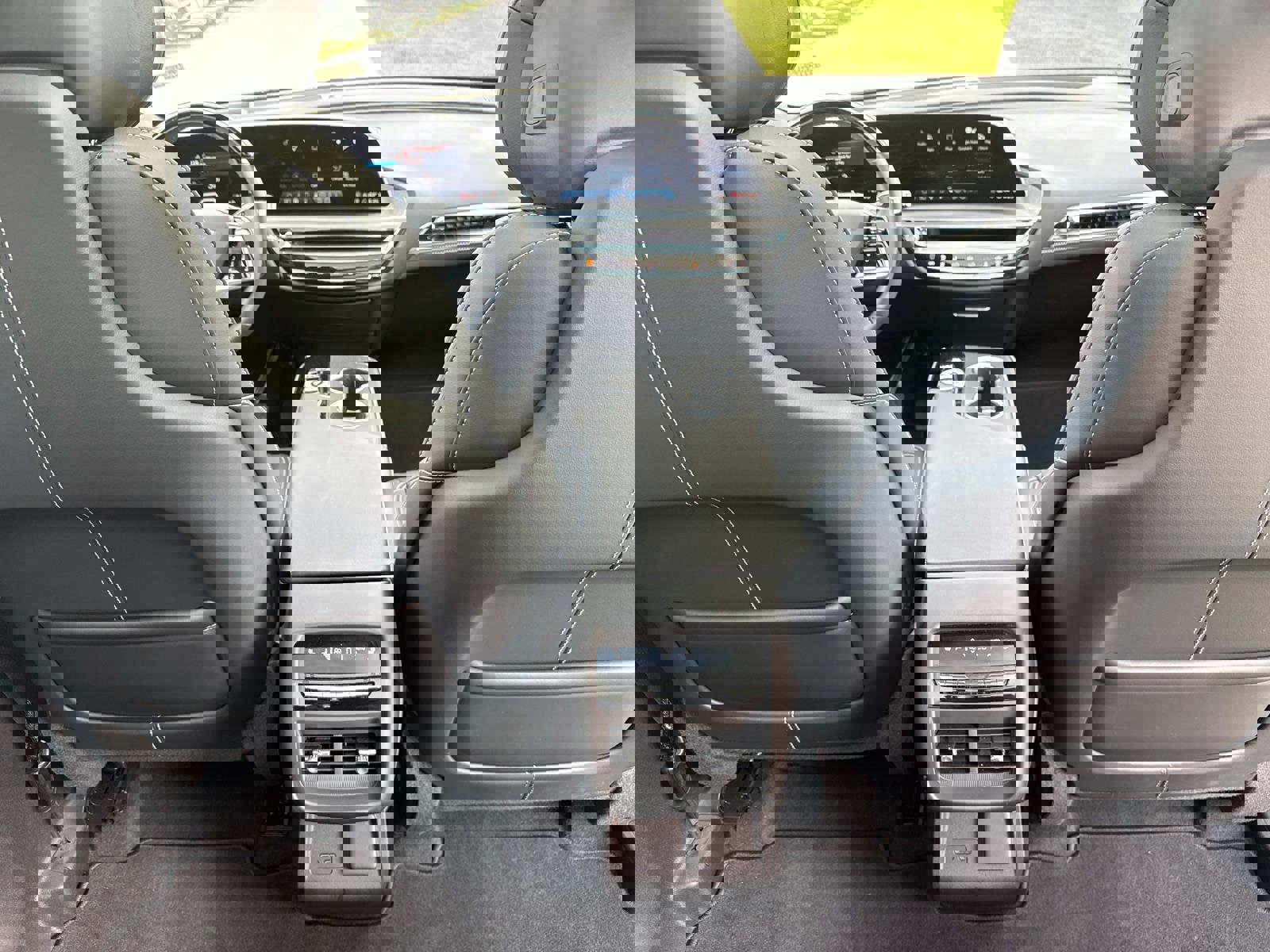 Used 2024 Cadillac Lyriq Sport image 31