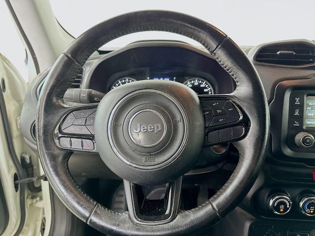 Used 2017 Jeep Renegade Altitude FWD image 18
