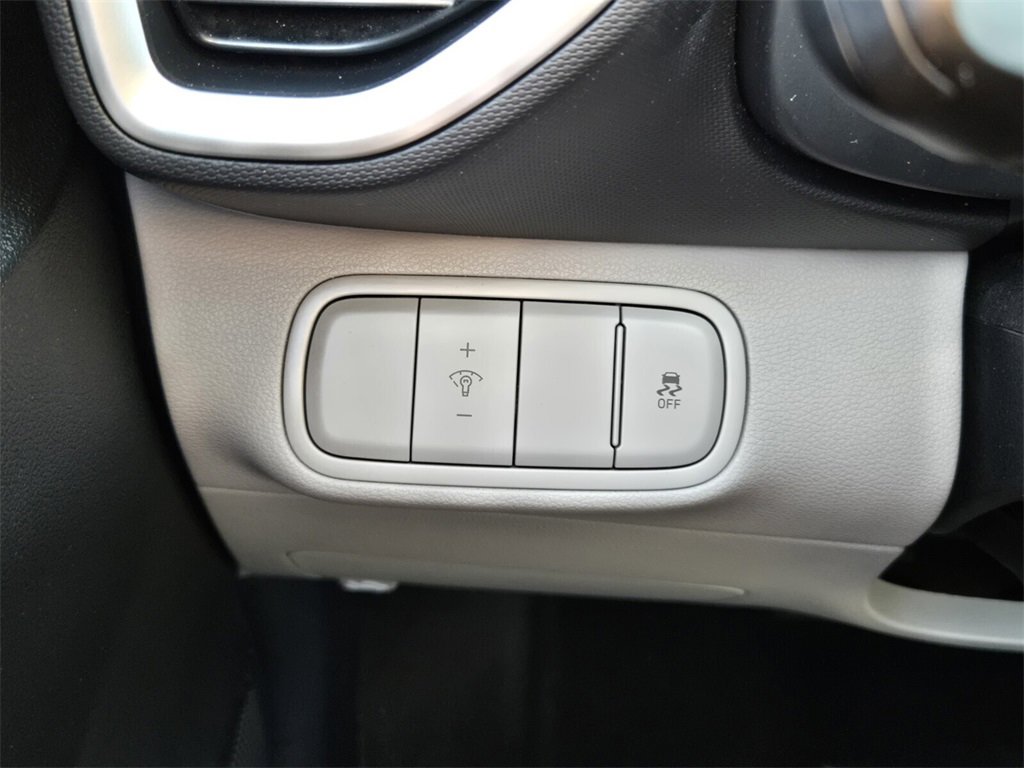 Certified 2024 Hyundai Venue SEL image 30