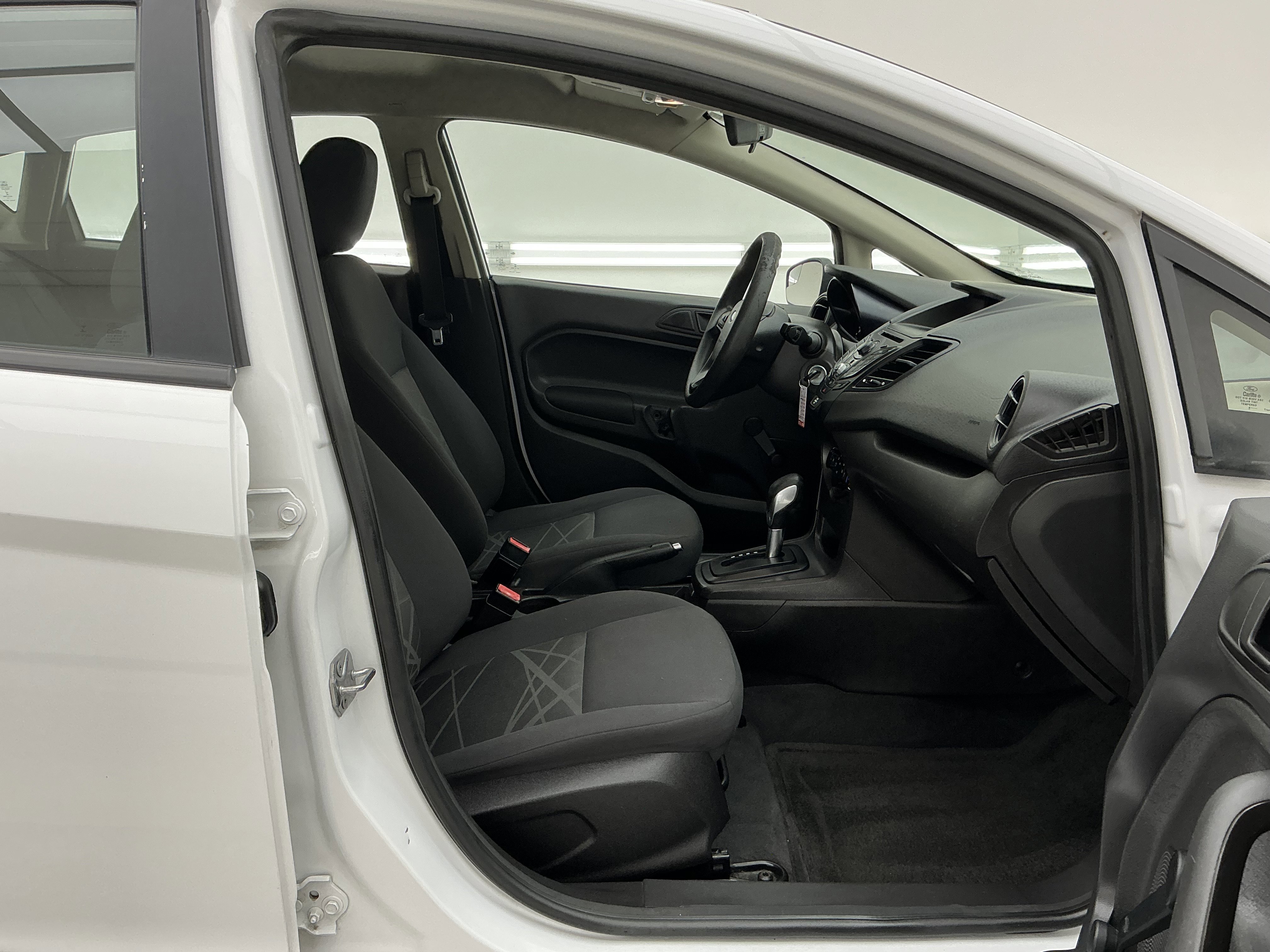 Used 2015 Ford Fiesta S image 23