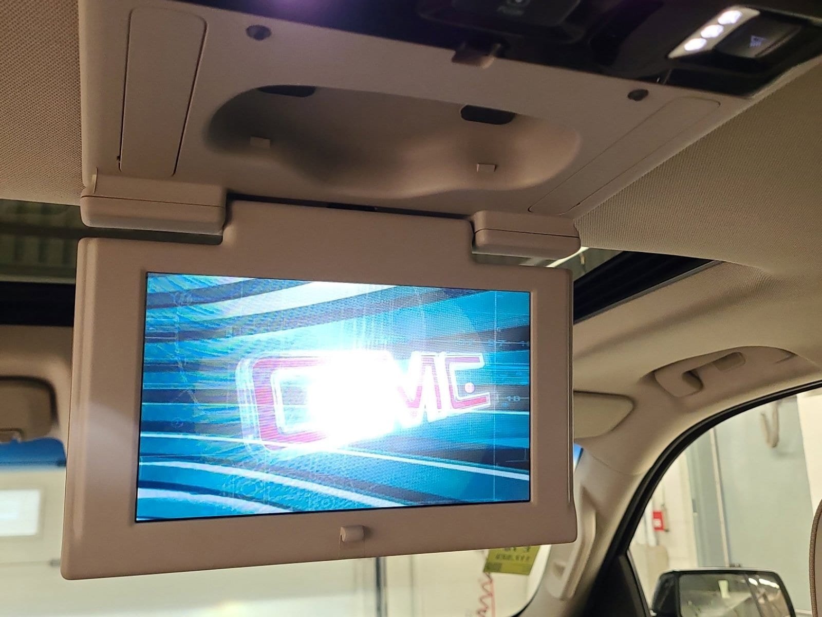 Used 2019 GMC Yukon Denali w/ Denali Ultimate Black Edition AWD/4WD image 5