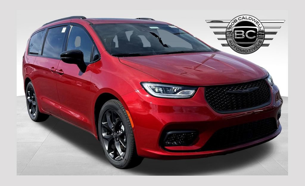 New 2026 Chrysler Pacifica Limited w/ Uconnect Theater Family Group FWD image 1