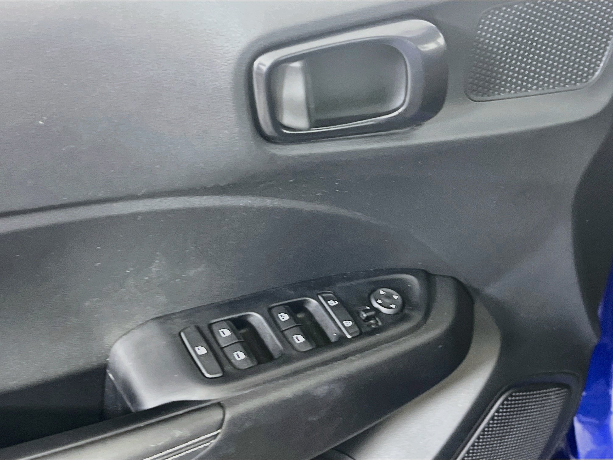 Used 2024 Hyundai Venue Limited FWD image 18