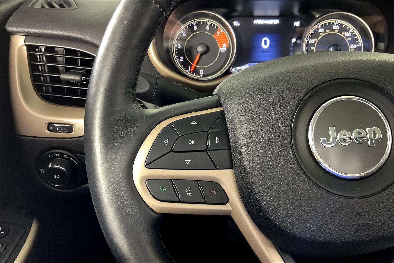 Used 2017 Jeep Cherokee Limited image 11