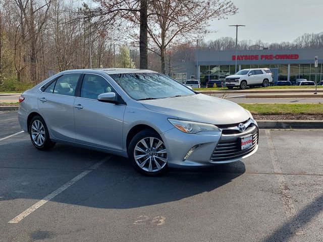 Used 2017 Toyota Camry XLE w/ Moonroof Package image 2