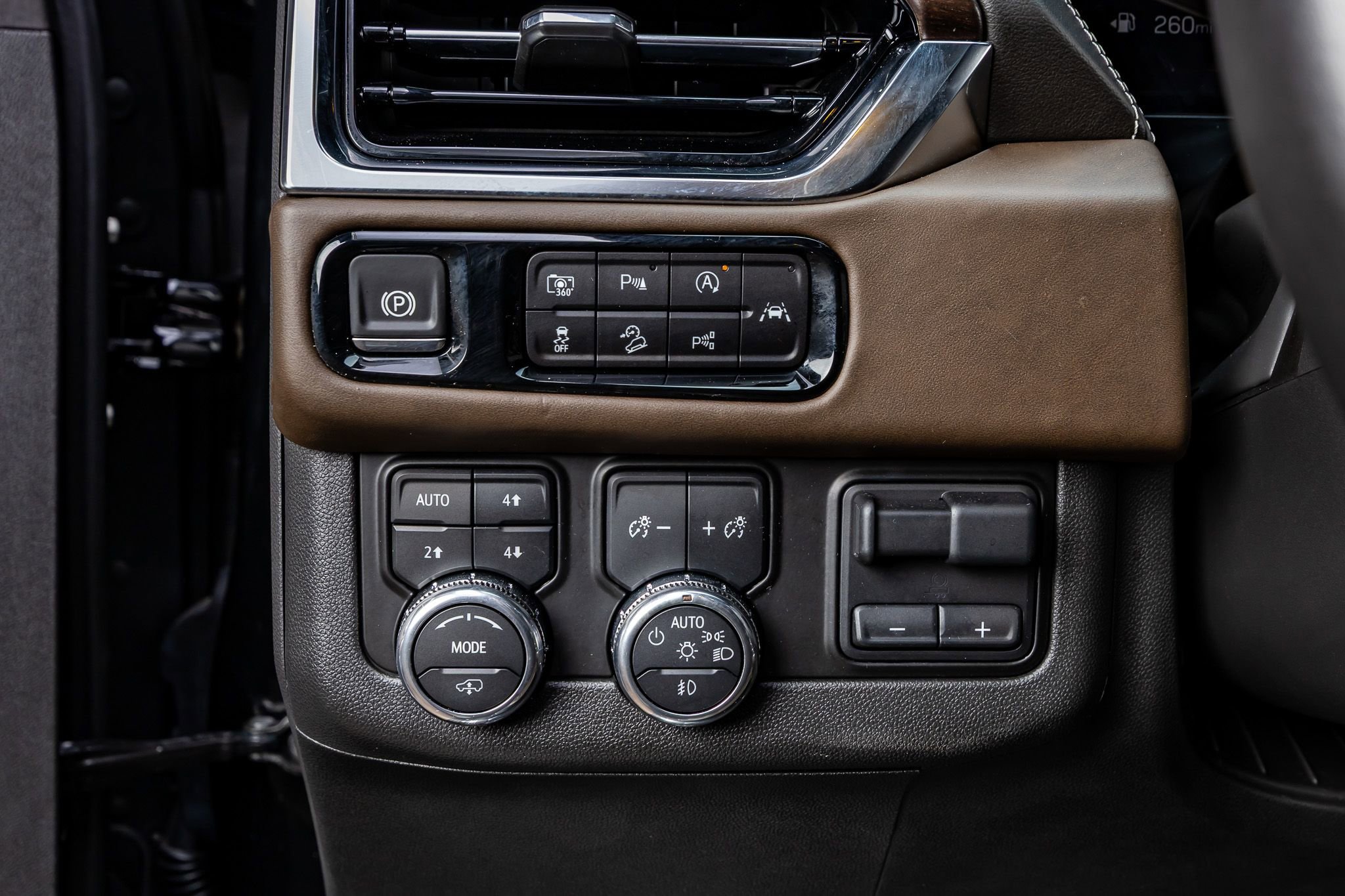 Used 2025 GMC Yukon Denali Ultimate AWD/4WD image 22