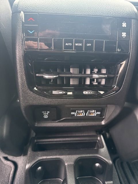 Used 2023 Jeep Grand Cherokee L Laredo image 17